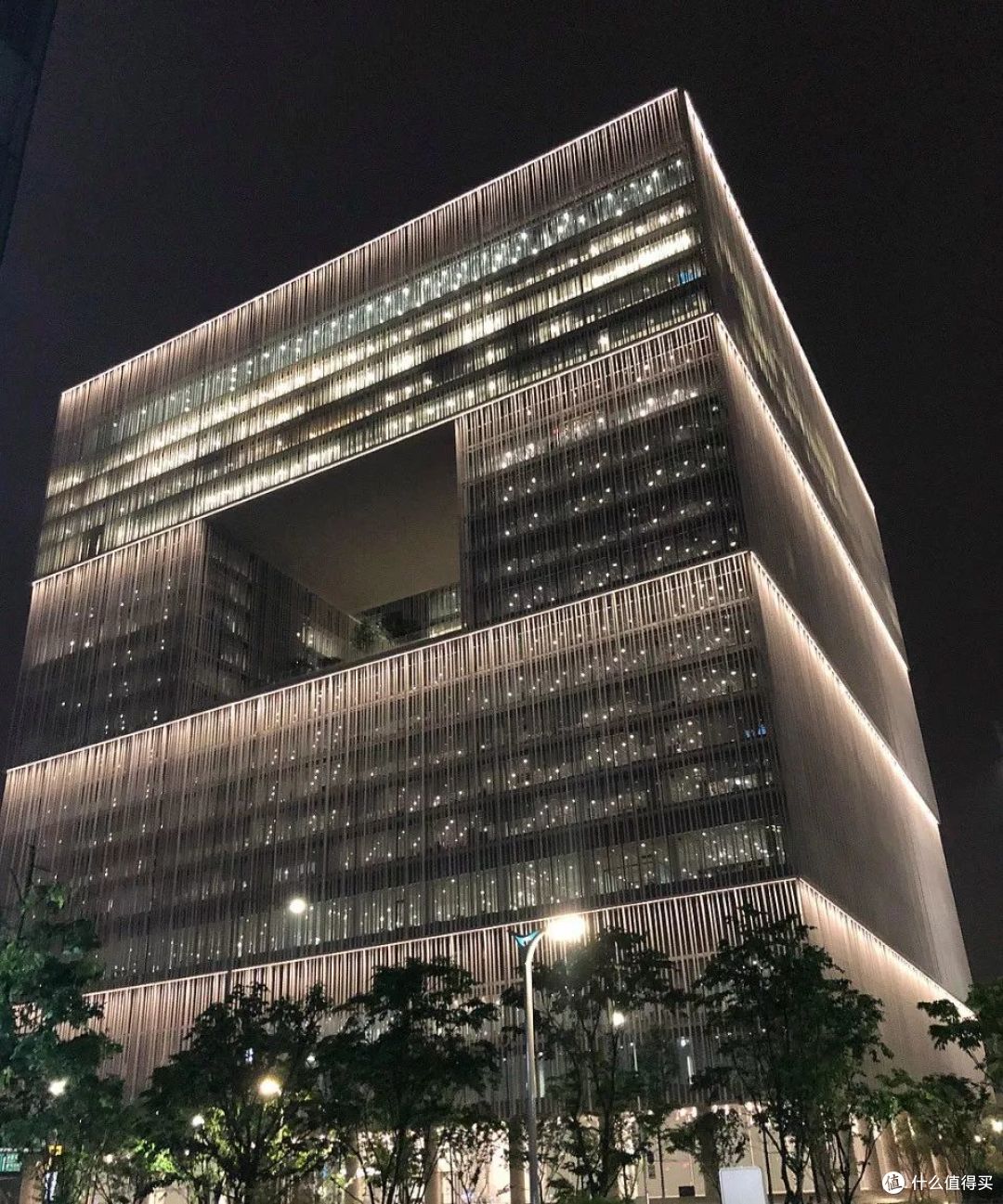 性冷淡的首尔,潮爆了的建筑