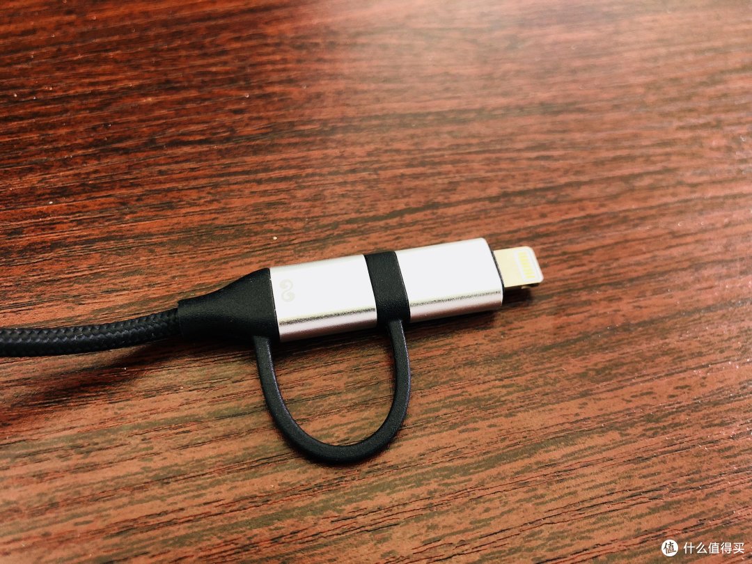 好看不实用---iWALK Crazy cable小魔兽三合一移动电源充电线