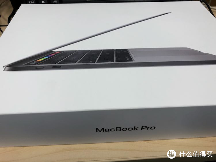 开箱首发： 2018款Macbook Pro 13.3英寸 笔记本电脑