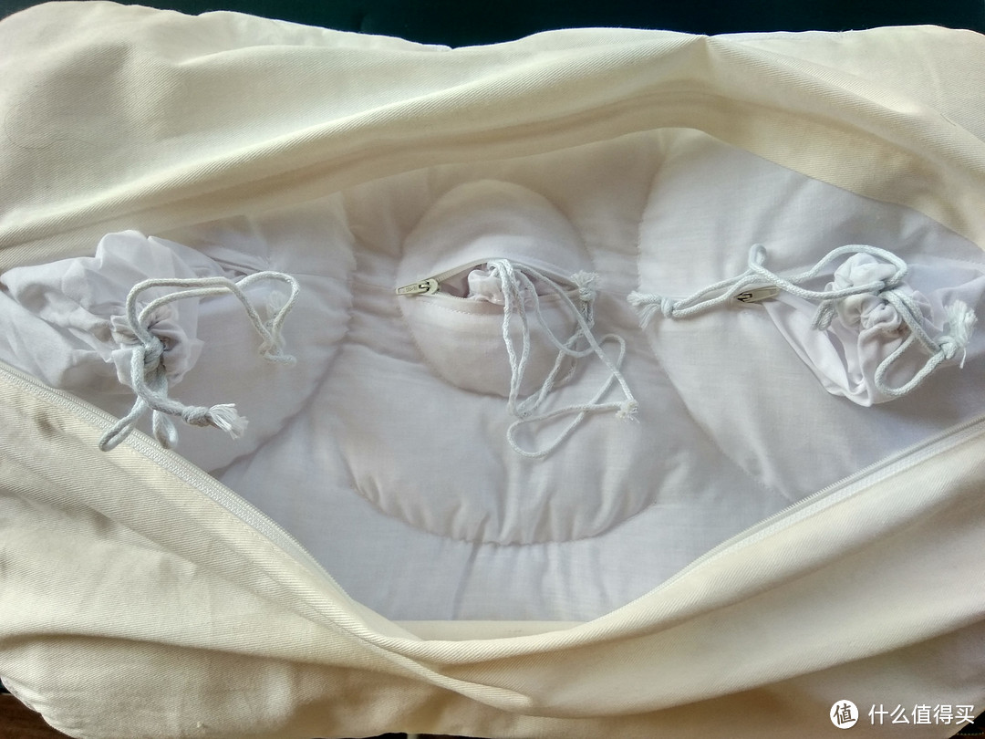 大妈送了我一枕头吸管,我却拿它来睡觉!菠萝斑马笑脸美肤枕众测报告