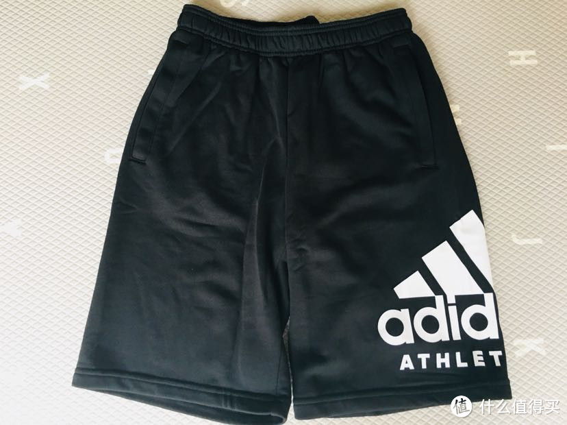 就是这么醒目—Adidas 阿迪达斯 CF9562 男子短裤晒单