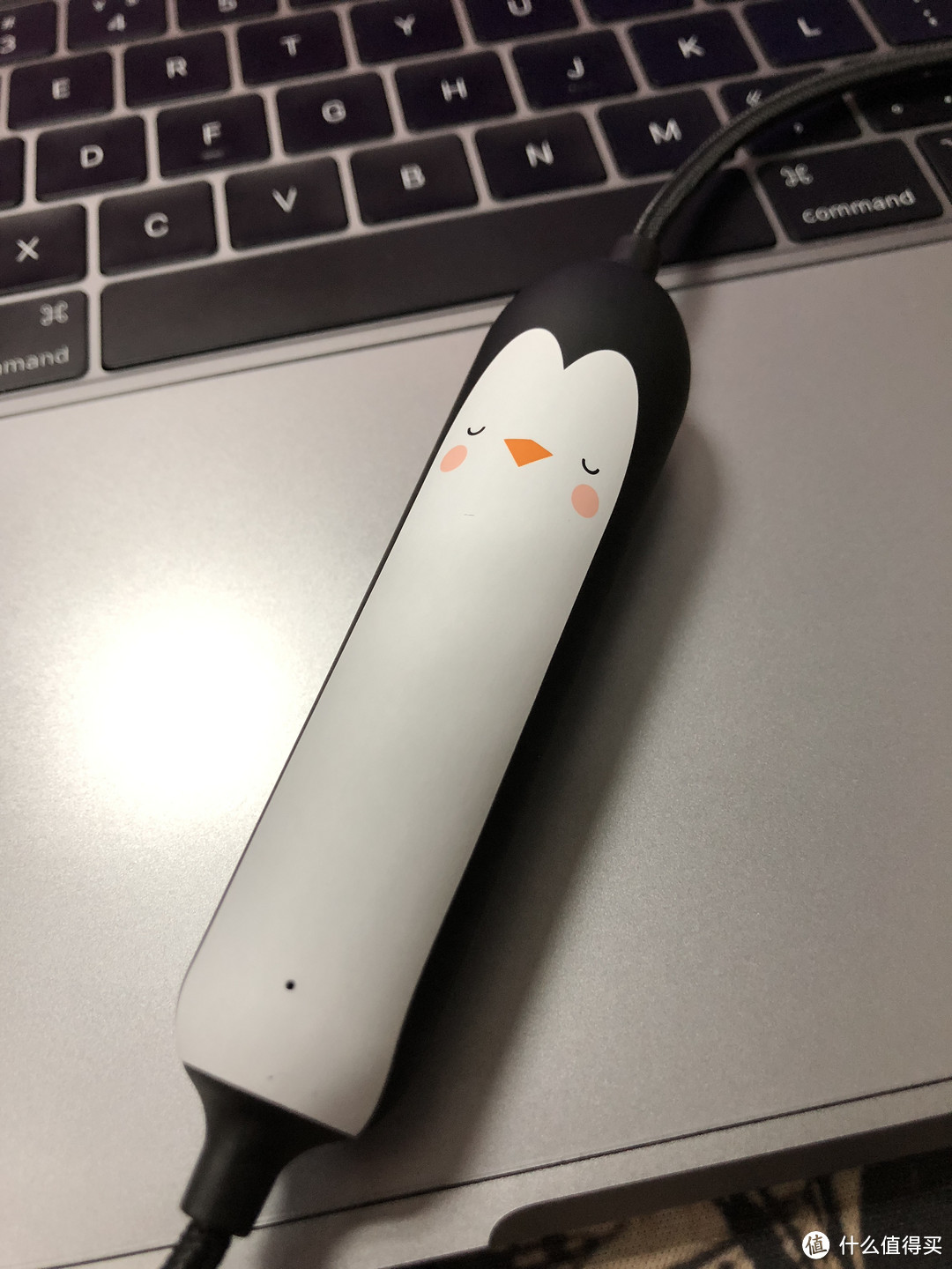 轻便的小企鹅,为您的手机续航保驾护航--------------iWALK 小魔兽三合一移动电源充电线