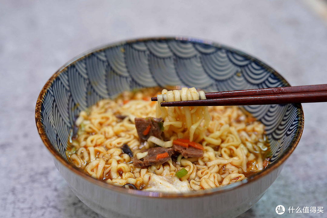 味美料足白菜价，网易严选私房牛肉方便面