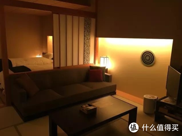 房间采用起居与卧室客自由分隔的形式，确保采光通透