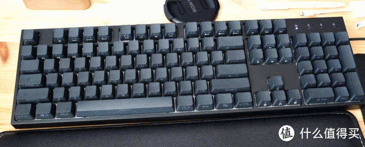 侧刻才是最友好的刻字方式：酷冷至尊 CK372 侧刻RGB机械键盘