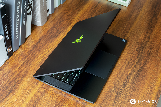 2万的高端笔记本该长什么样？RAZER 雷蛇 Blade 15 2018新款评测