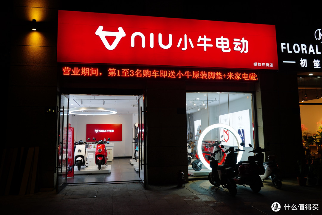 红色 有角 三倍速:深夜提车 小牛M+ 使用感受