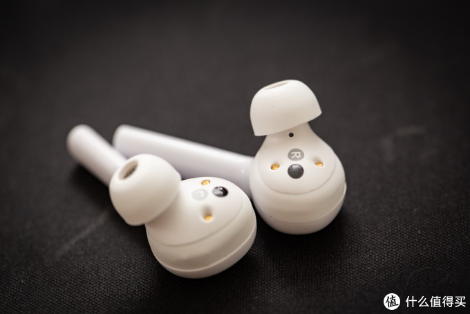 褪去牵绊、保留音质 华为FreeBuds无线蓝牙耳机