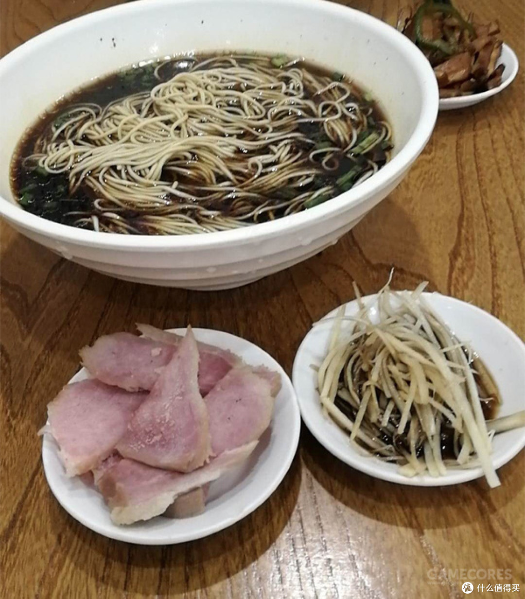 老爸现在也时不时带着妈妈去吃面