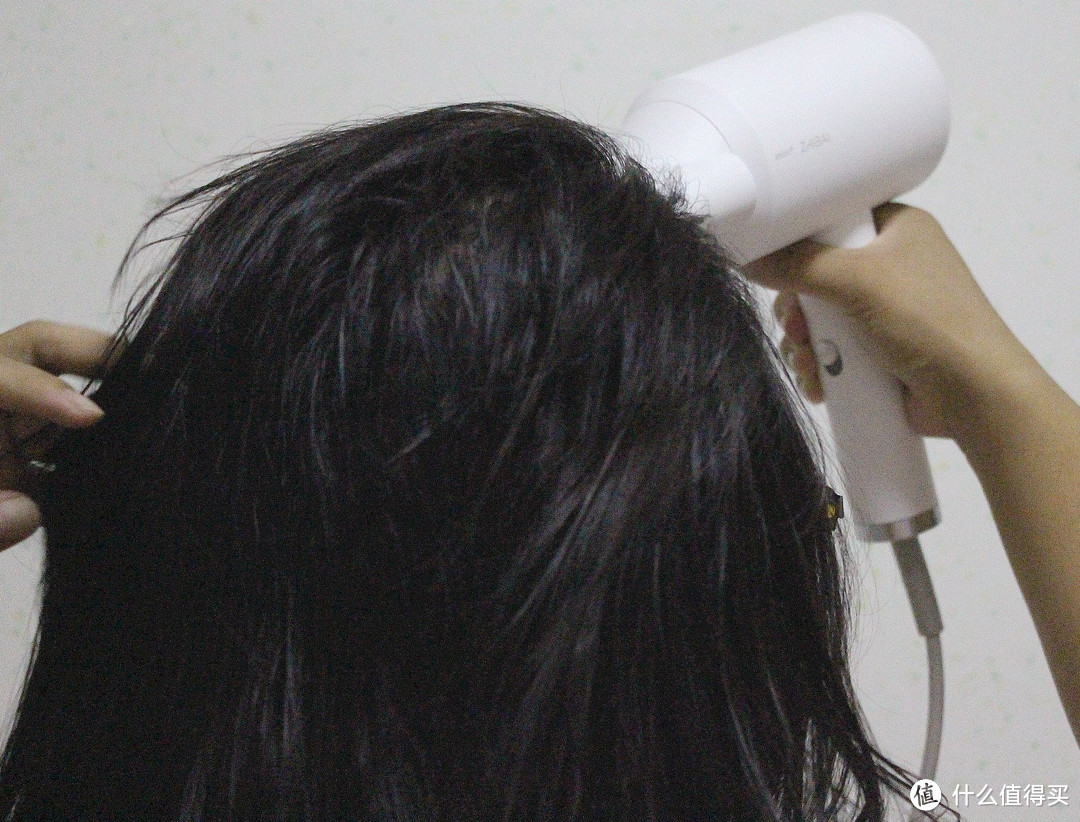 怕吹风机伤头发？让直白负离子吹风机保护你的秀发