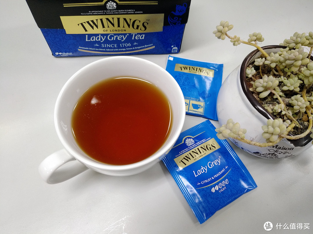办公室日常茶饮：川宁红茶、虎标苦荞茶&南京雨花茶