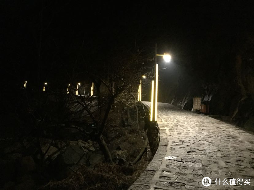 晚来天欲雪，华岳正当时。记雪夜登华山