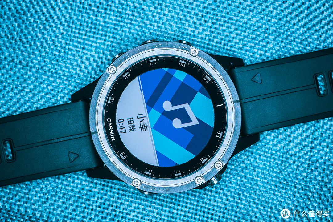 黝黑粗犷帅气逼人！我的健身私教还可以随时守护我！因为他是Garmin Fenix 5 plus