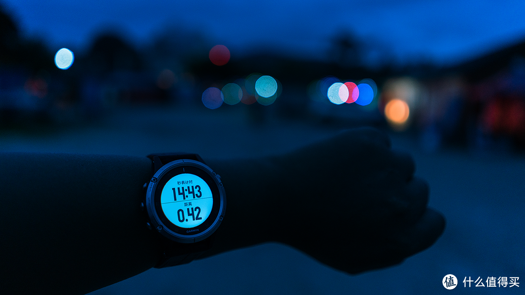 黝黑粗犷帅气逼人！我的健身私教还可以随时守护我！因为他是Garmin Fenix 5 plus