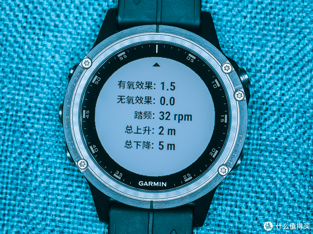 黝黑粗犷帅气逼人！我的健身私教还可以随时守护我！因为他是Garmin Fenix 5 plus