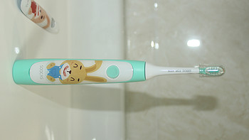 让孩子刷牙也变成一项有趣的事情-素士儿童声波电动牙刷 C1轻测