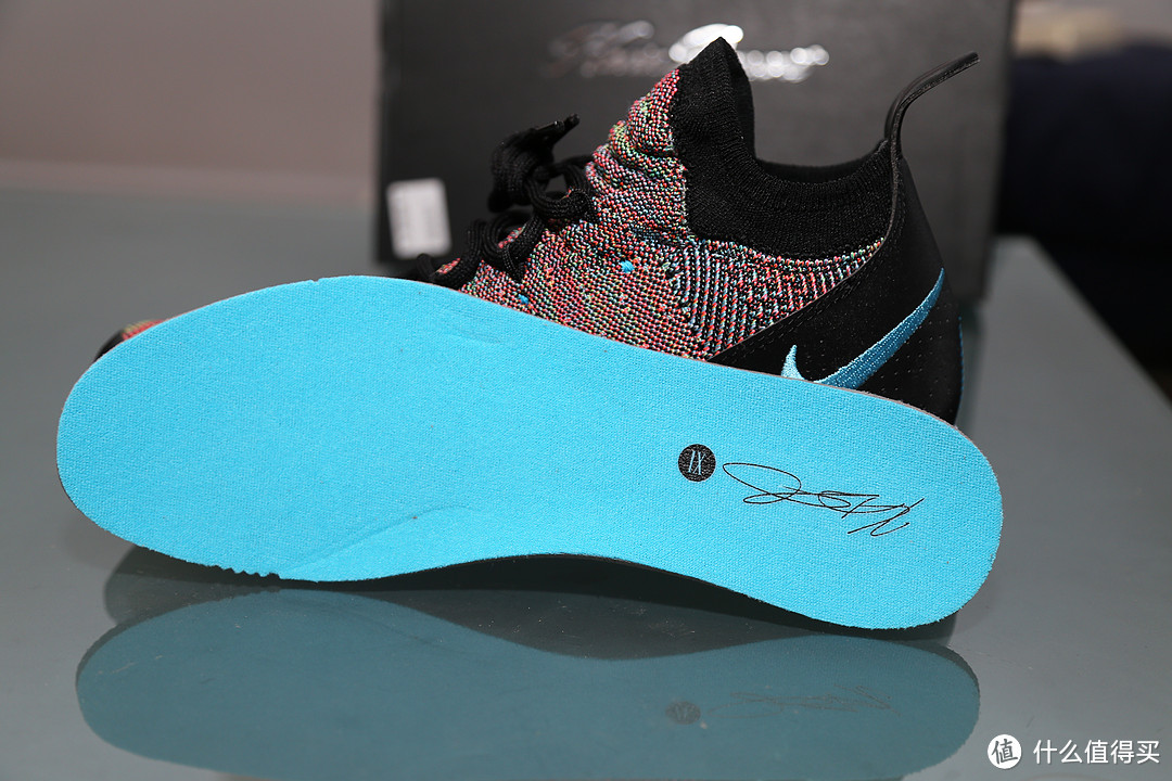 新买的东西 篇一:kd11骚彩色伪开箱,拍出来比实际好看的鞋子