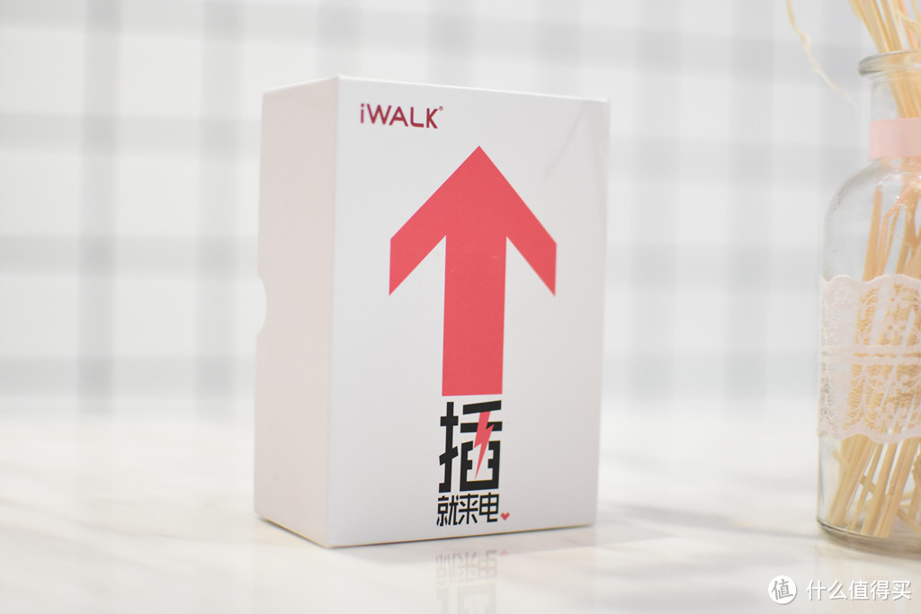 屏幕越做越大 电池不足 应急移动电源之选  iWALK 口袋宝