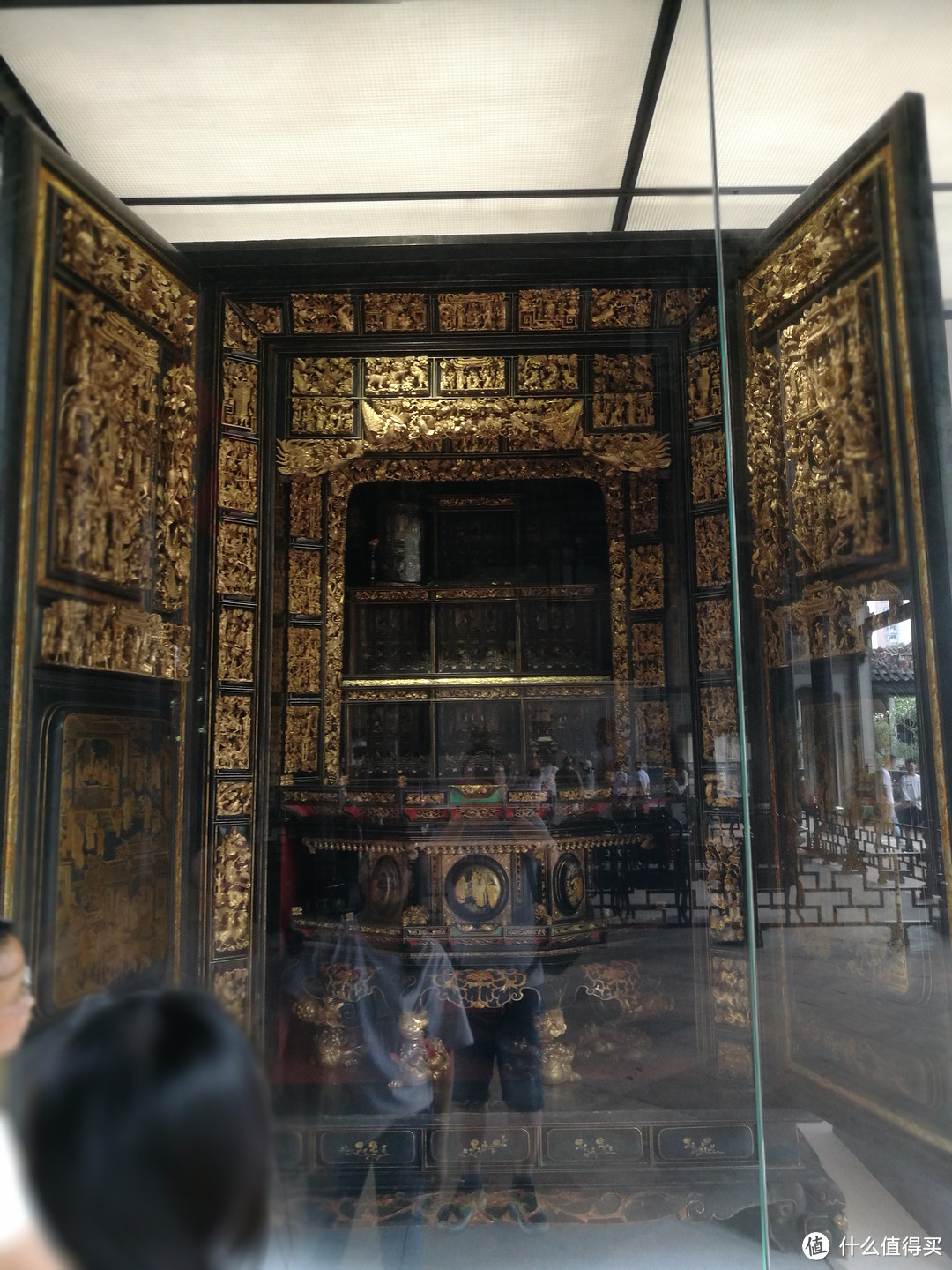 又是一个鎏金的大柜子,干什么的我也忘了......