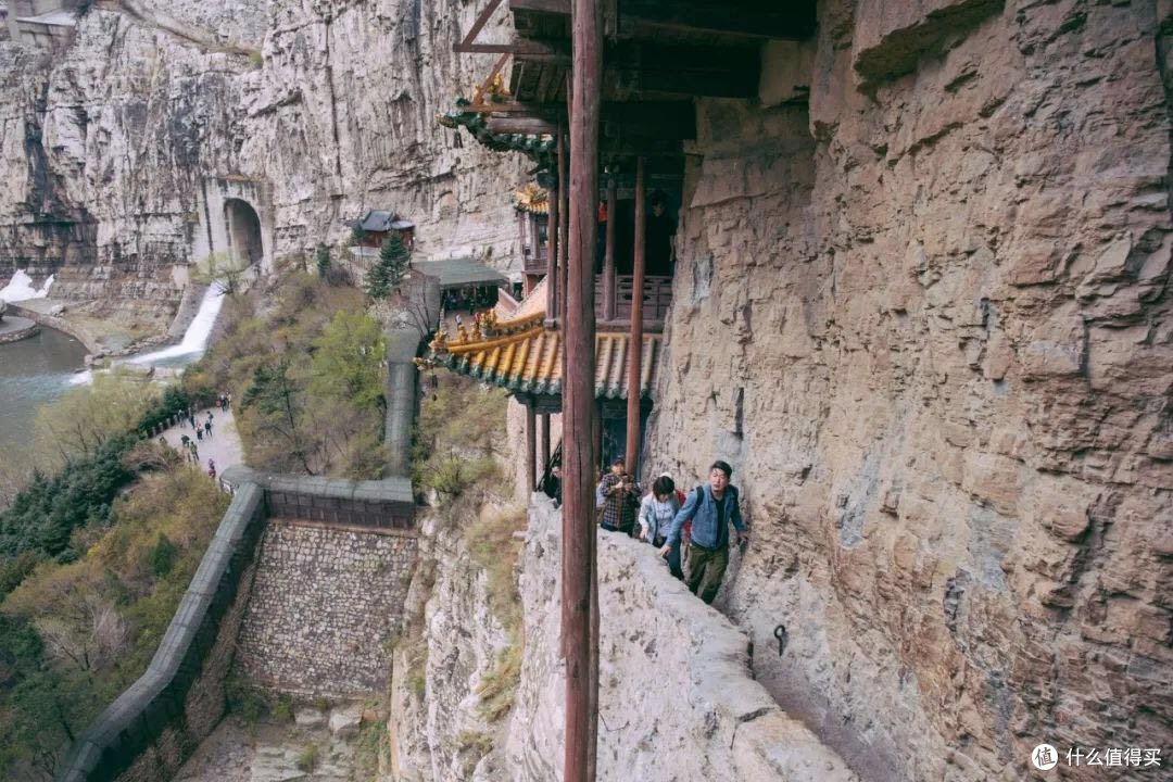 ↑能想象就是这么细的木头撑起了一整座建筑吗