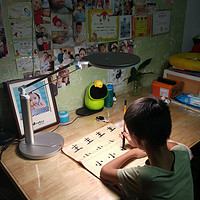 分量十足的熊孩子护眼学习装备--孩视宝 VL229 自然光 台灯