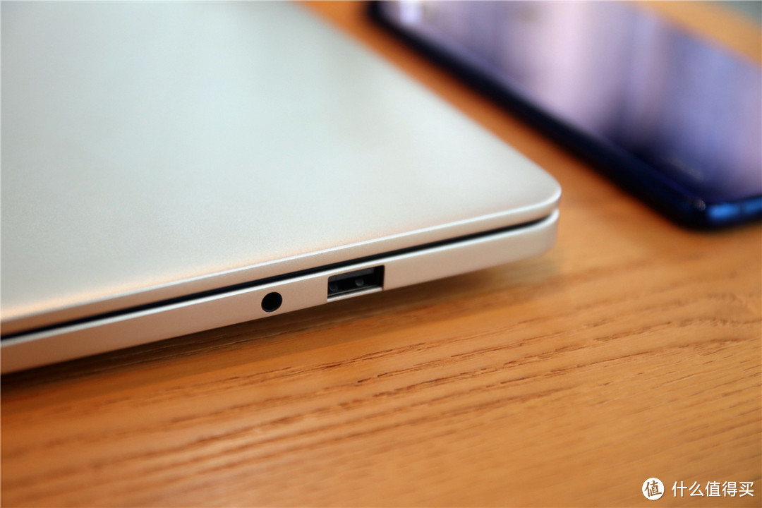 星巴克办公除了苹果Mac，荣耀MagicBook锐龙触屏版了解一下？
