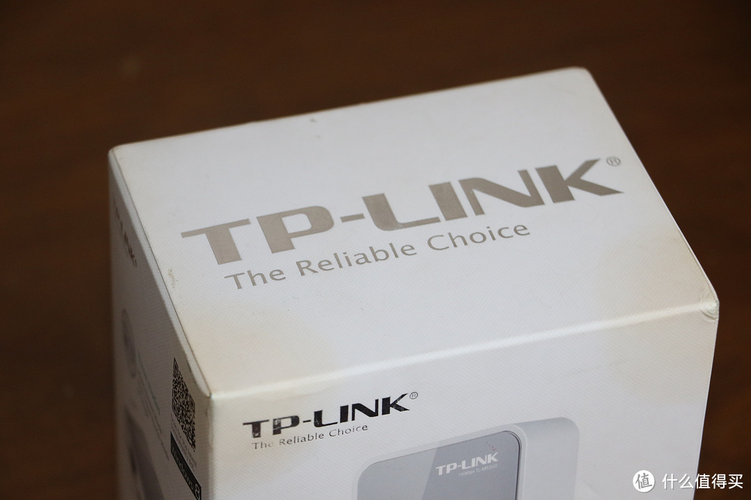 顶部的口号： TP-Link 可靠的选择。哈哈，还能看到防晒霜的印迹