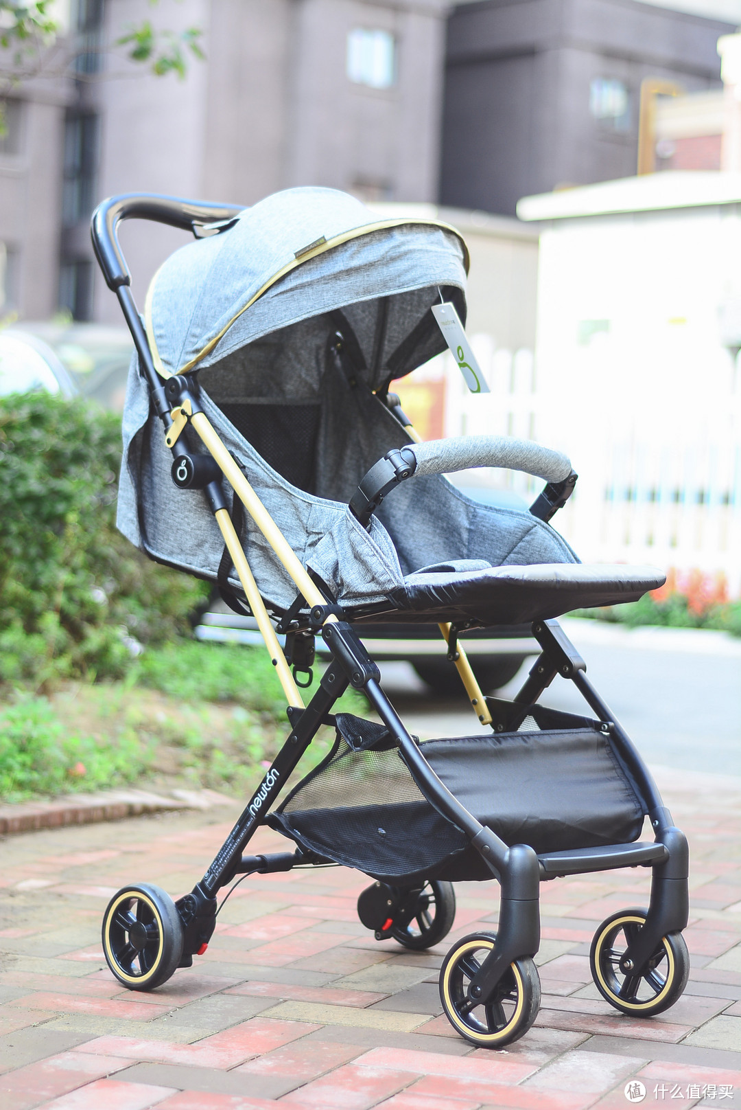 给宝宝最安全的防护，这款会主动刹车的婴儿车怎么样？