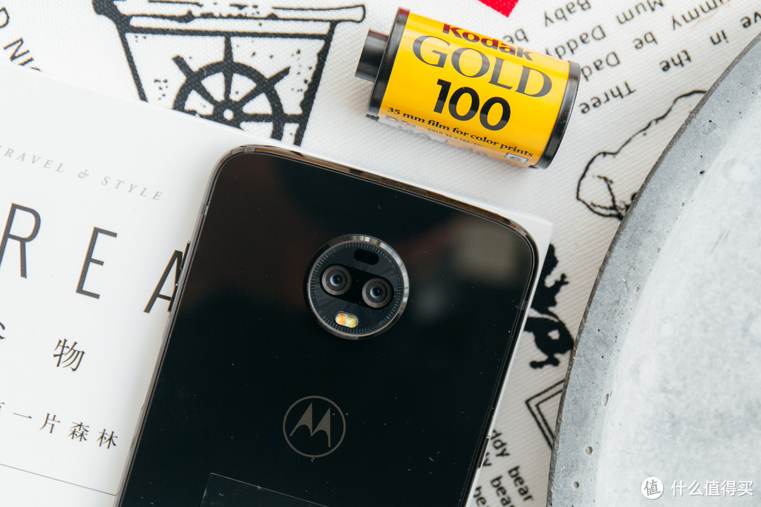 全球首款5G手机，情怀正统续作—Motorola 摩托罗拉 z3 智能手机 上手评测（内有小姐姐真人秀）