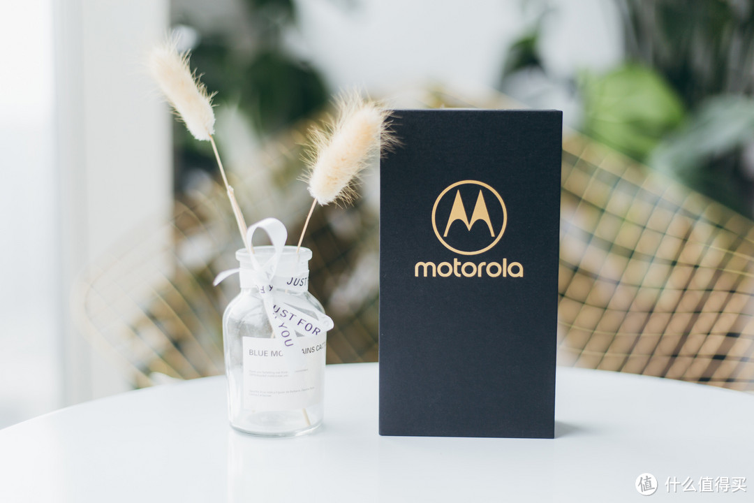 全球首款5G手机，情怀正统续作—Motorola 摩托罗拉 z3 智能手机 上手评测（内有小姐姐真人秀）