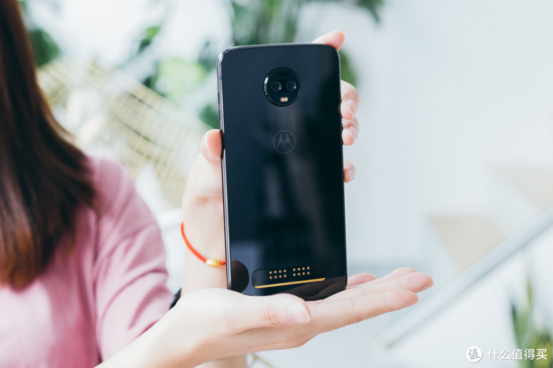 全球首款5G手机，情怀正统续作—Motorola 摩托罗拉 z3 智能手机 上手评测（内有小姐姐真人秀）