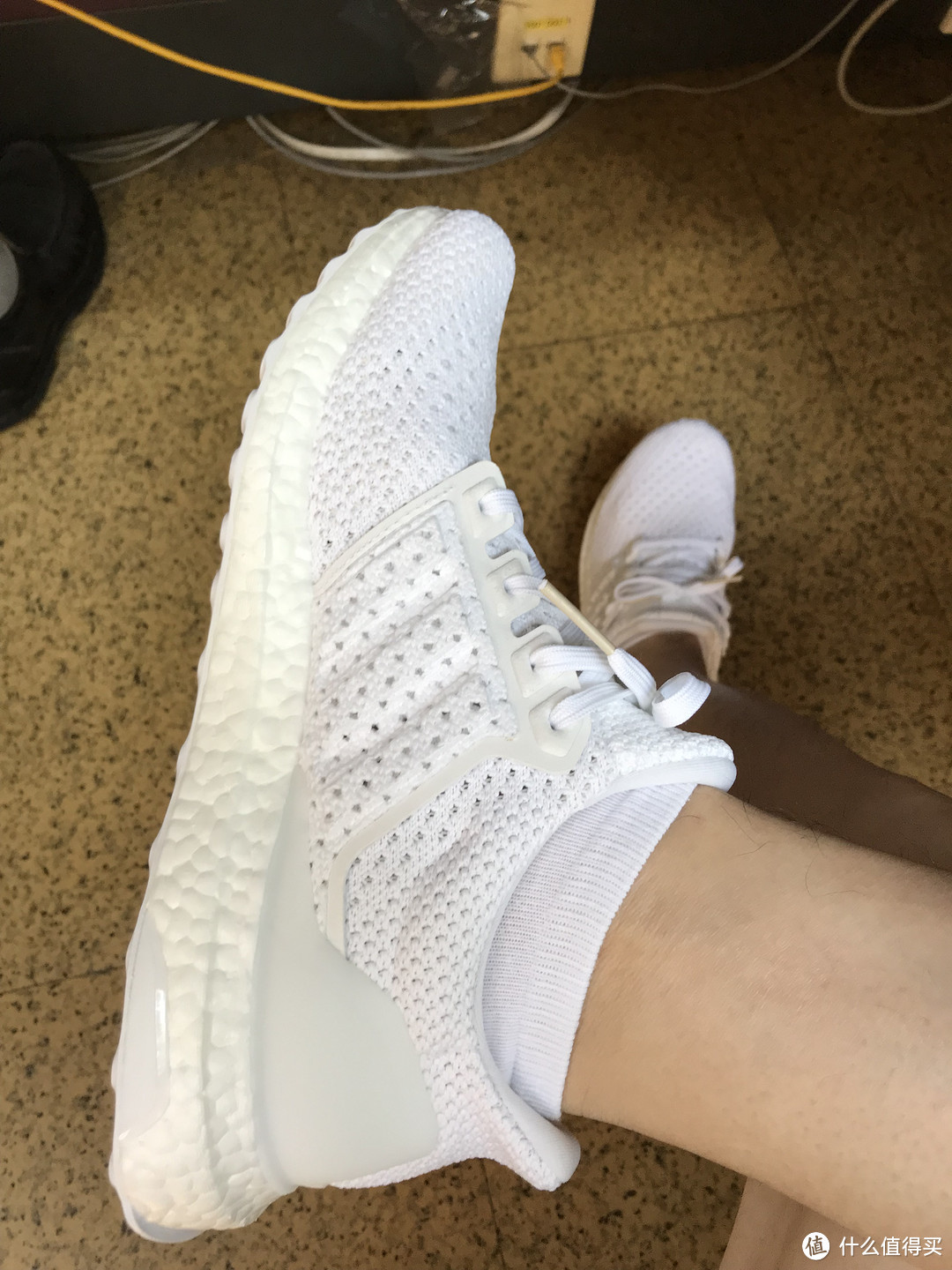 夏日怎么可以没有一双小白鞋 Adidas 阿迪达斯 UltraBOOST CLIMA  跑步鞋 BY8888