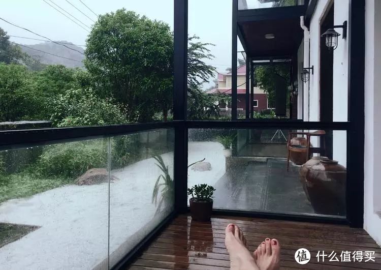 【民宿推荐】竹林小溪泳池，川美设计师在靖安造了一个山居