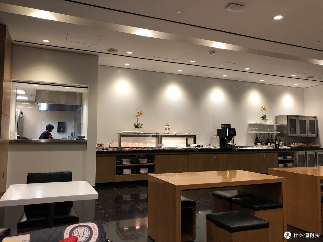 国泰航空旧金山贵宾休息室就餐区