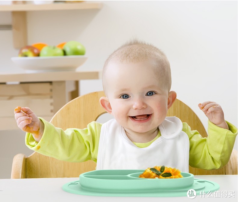 如何锻炼宝宝自己吃饭？
