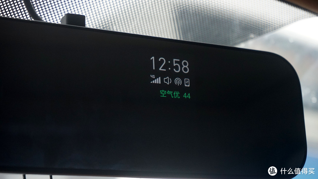释放你的双手——70迈 Midrive M02 智能后视镜青春版 评测报告-内含专车支架安装攻略
