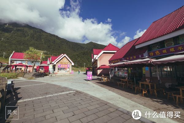 躺在西岭雪山的透明帐篷里，探索星空秘境