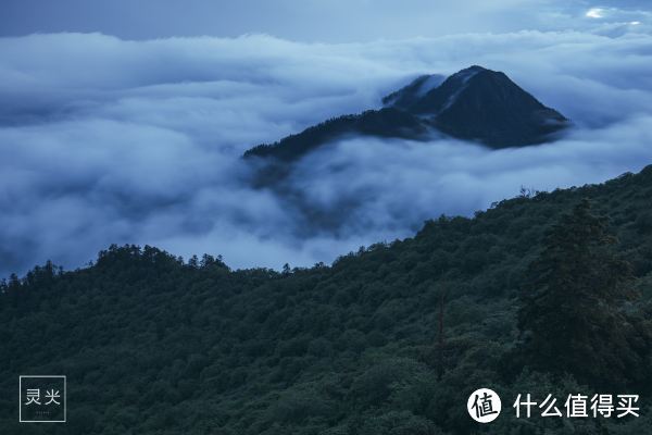 躺在西岭雪山的透明帐篷里，探索星空秘境