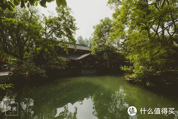 躺在西岭雪山的透明帐篷里，探索星空秘境