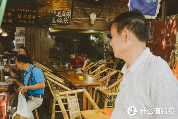 躺在西岭雪山的透明帐篷里，探索星空秘境