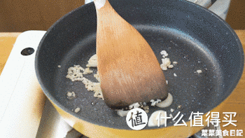 锅巴芋艿香香脆脆，内里却软糯香滑，一吃就停不住嘴