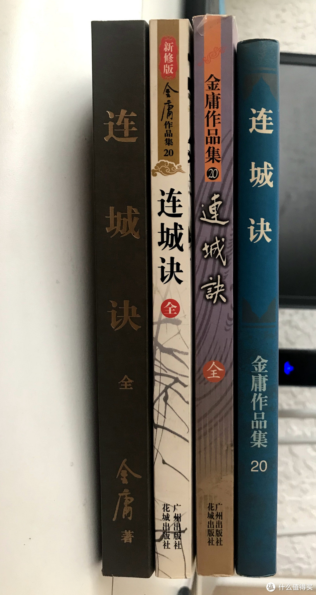 一生痴绝事，重读金庸时—晒晒书架上一百多本的金庸小说