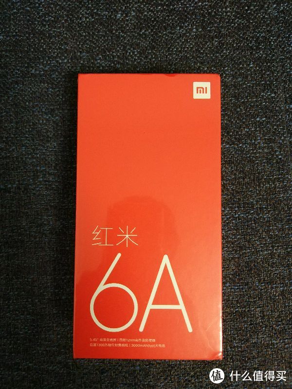 红色盒子上是大大的“红米6A”几个白色大字
