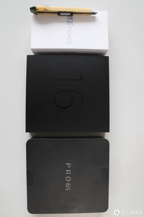 本人购买并始用过魅蓝note3、魅蓝note6、pro6s以及pro7，可惜盒子只找到两个，放了一把小刀其实是为了遮挡一下污渍。。。