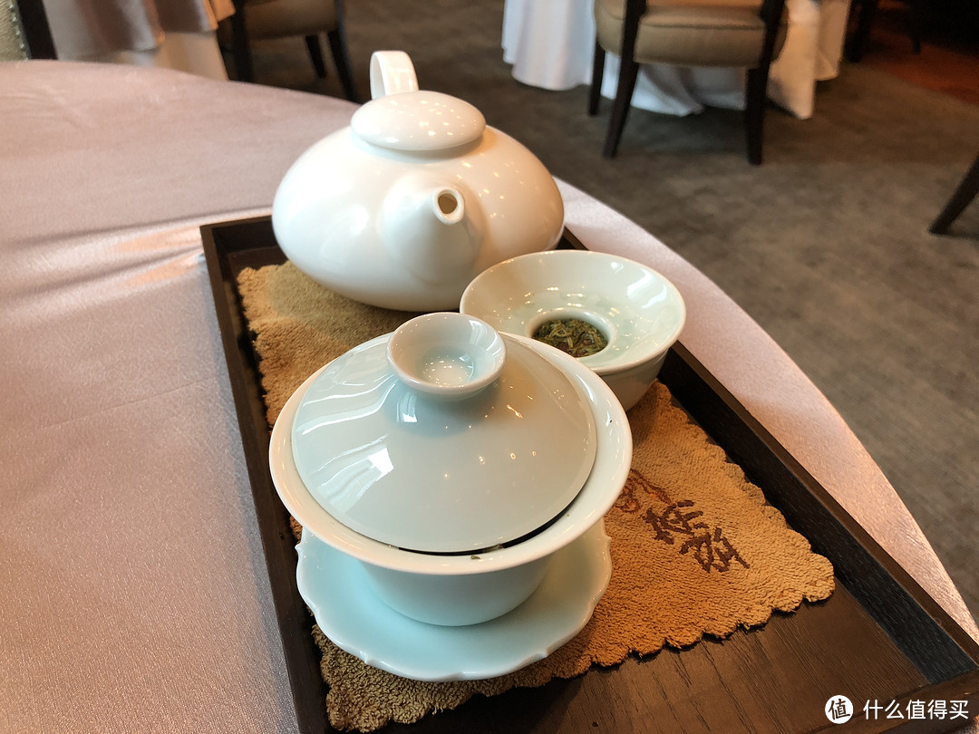 在“江”餐厅饮茶的茶具