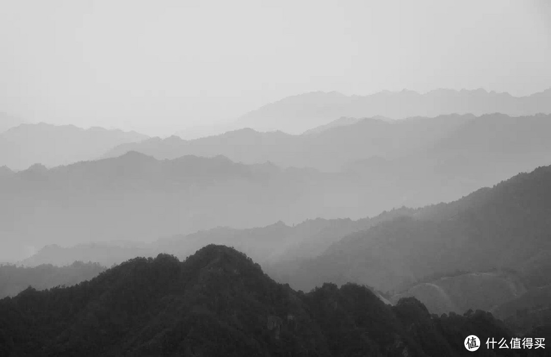 阴雨天的山景