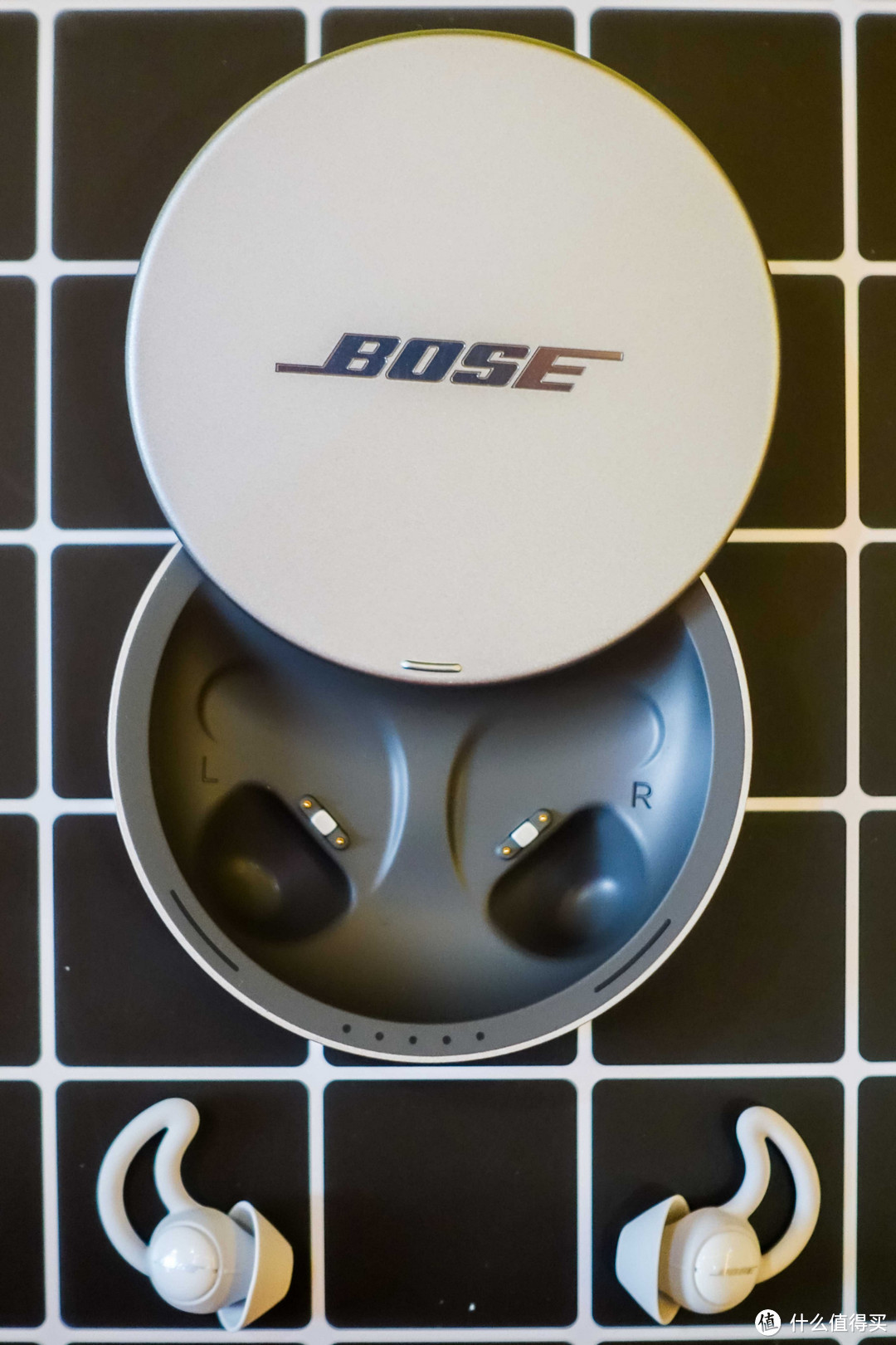 白噪音耳机，不能听音乐但拯救了我的睡眠—Bose Sleepbuds