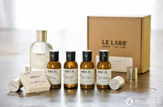 Labo是一个在瓶子上印满所有信息，充满手工气息的香水品牌