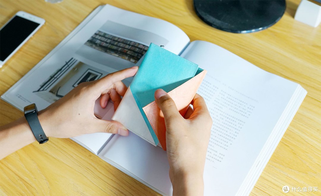 我堂堂一个两百斤的汉纸，居然还撕不烂这个纸做的收纳包？！