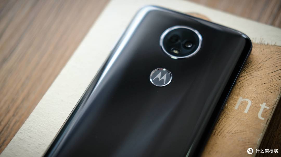 商务机原来是这样的?Moto E5 Plus上手体验